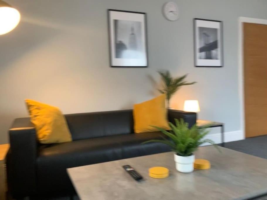 Fantastic Large 2 X Bedroom Flat, Free Parking Sale Luaran gambar